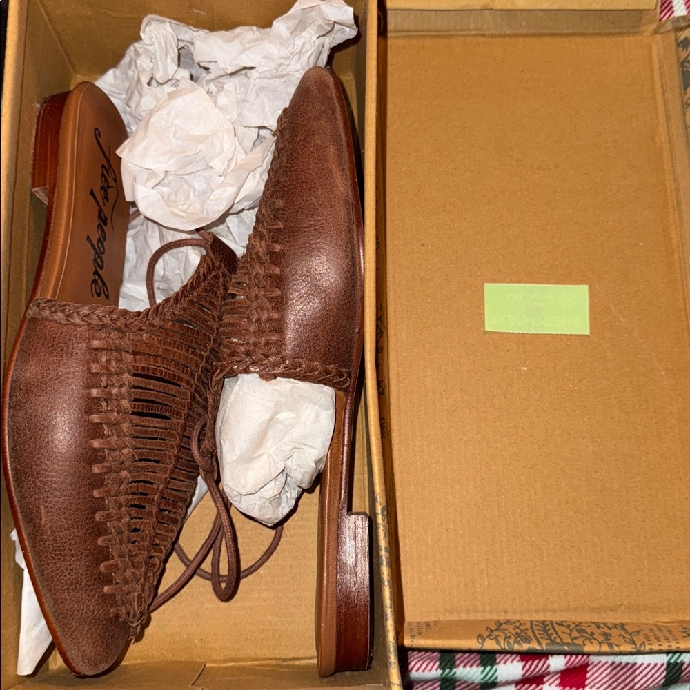 Free People Dana Woven Flat -Comes With Original Box Retails for $168.00 - Picture 6 of 8